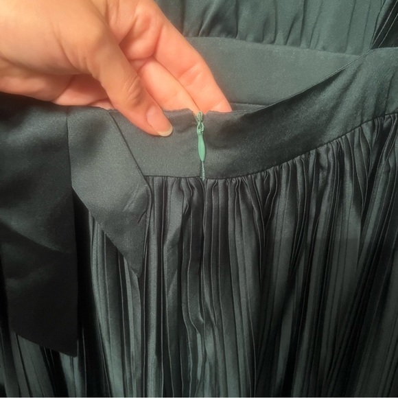 LULUS Radiant Reverie Emerald Plisse Short Sleeve Backless Midi Dress Size: L - Picture 15 of 17